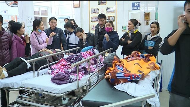 16 tre nhap vien do sap lan can truong hoc: “con roi tu tang 2 xuong cung hon 10 ban” - 1