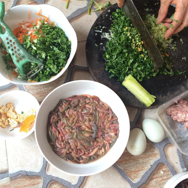 Rươi - món đặc sản nhìn thì sợ, nếm thử thì mê riêng có của miền Bắc - Ảnh 3.