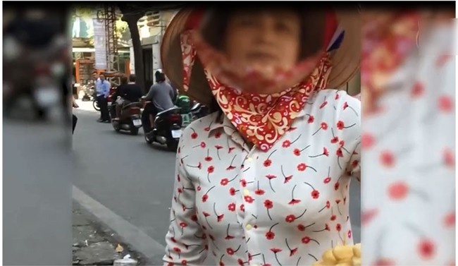 Clip: Nhập vai du khách nước ngoài đi mua bánh rán trên phố cổ Hà Nội, tìm hiểu thực hư luật bán hàng cho Tây