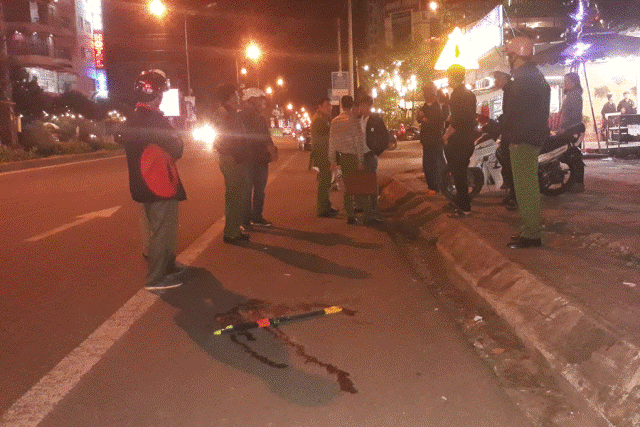 nghi an cha dung dao dam chet con trai 5 tuoi sau khi cai nhau voi vo cu - 1