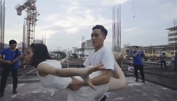 Nhảy flashmob là phải ‘chất’ như sinh viên Đại học Xây dựng trong clip này - Ảnh 5.