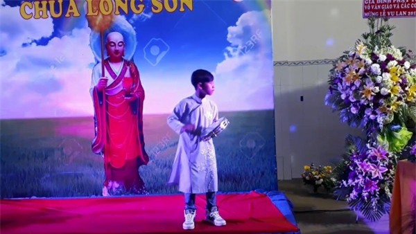 Cậu bé lắc trống tay cực đỉnh chứng minh câu nói tài không đợi tuổi’-6