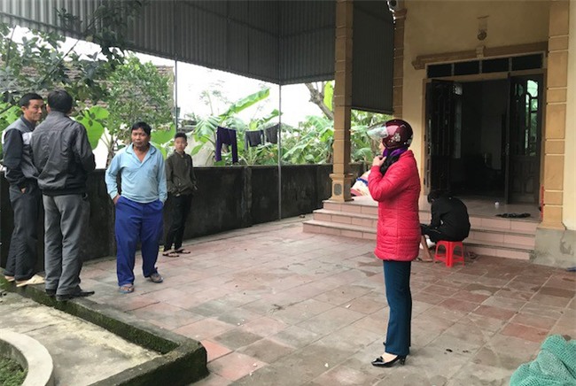 Con trai đánh bố gãy xương, bầm tím khắp người: Nó còn mang xăng định đốt cả bố - Ảnh 1.