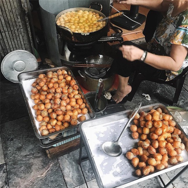 Mách bạn 4 hàng bánh rán chỉ từ 1k mà chủ hàng lúc nào cũng niềm nở, thân thiện ở Hà Nội - Ảnh 6.