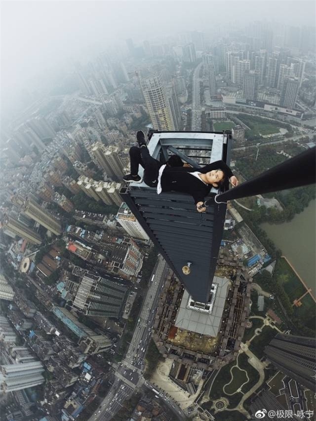Trước khi chết, diễn viên Trung Quốc từng thách thức độ cao 1.000 m-1