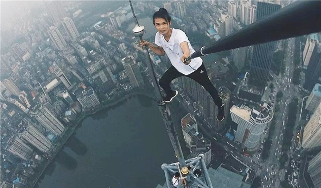 Trước khi chết, diễn viên Trung Quốc từng thách thức độ cao 1.000 m-2