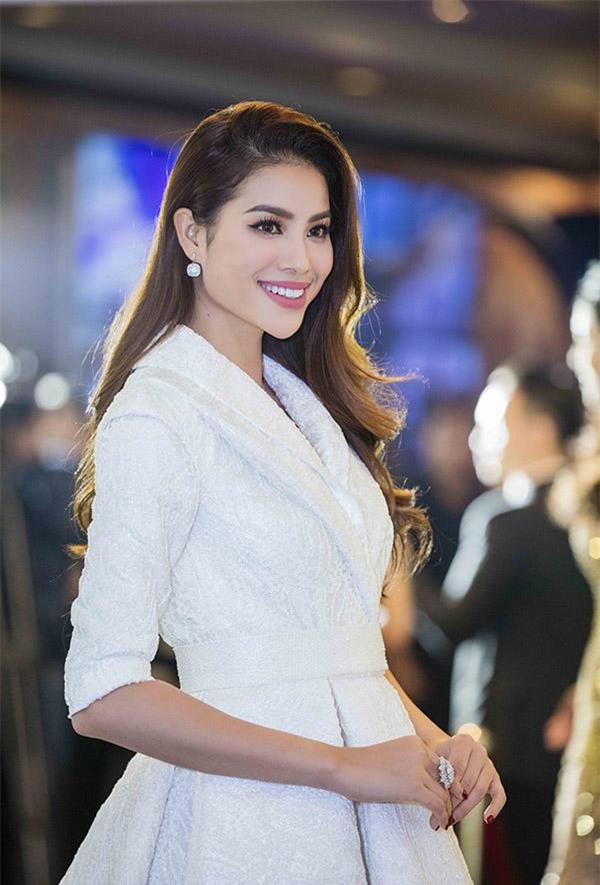 su that dang sau ve ngoai khong ti vet cua hoa hau pham huong va ngoc trinh - 6