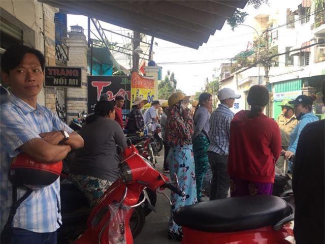 vo chong va con tu vong: "toi qua, co ay vua khoe chong nau my thit bo cho ca nha" - 1