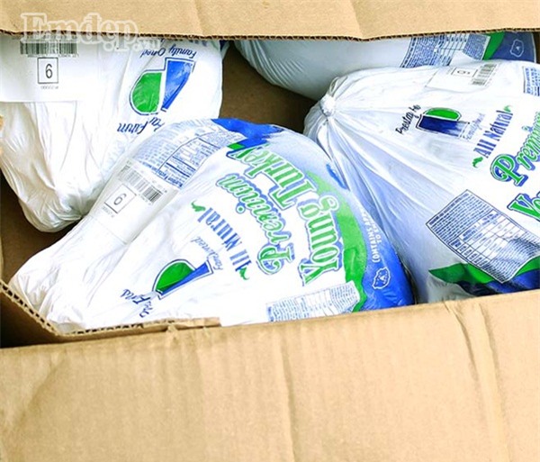 Chị em kiếm tiền triệu nhờ buôn bán gà tây nhập khẩu nguyên con mùa Noel