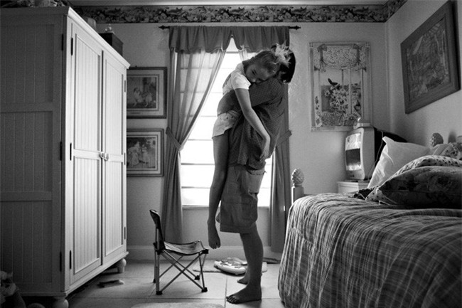 Bỏ mặc những lời cảnh báo, cặp vợ chồng vẫn quyết nhận bé gái làm con nuôi và đau đớn phát hiện một sự thật kinh khủng - Ảnh 5.