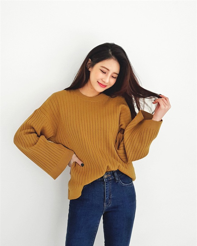 Xem đi xem lại thì áo len gân sọc vẫn dễ chọn nhất, vừa gọn gàng ôm dáng vừa giữ ấm cực đỉnh - Ảnh 15.