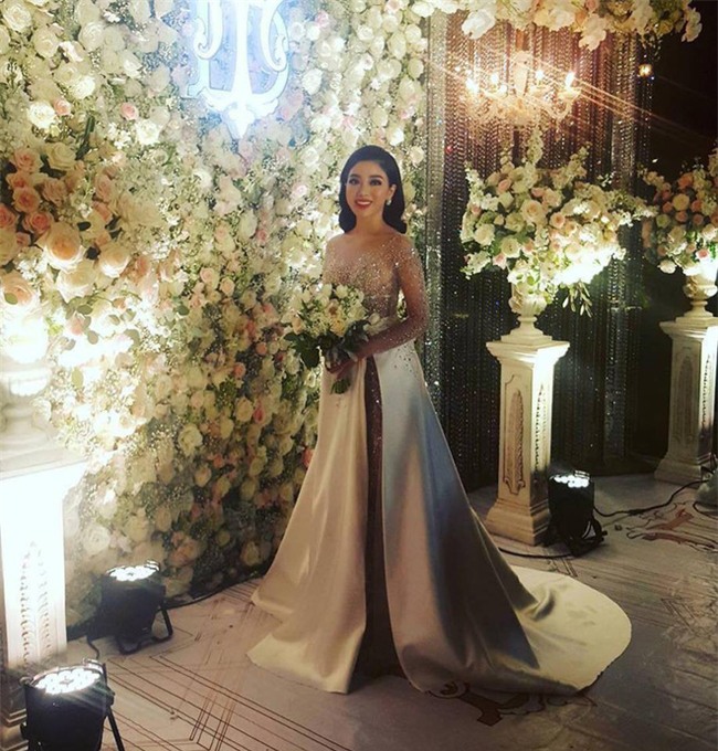 Đám cưới sang chảnh với 10.000 bông hoa tươi và váy đính 5.000 kim sa của cô dâu 9X xinh đẹp - Ảnh 14.