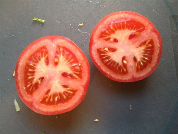 Nếu bạn vẫn loay hoay không biết nên bảo quản cà chua dùng dở dang thế nào thì đây là bí quyết - Ảnh 3.