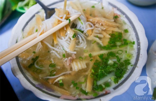 3 quán ăn Sài Gòn có tốc độ bán hàng nhanh như điện xẹt, nếu không canh giờ là hẹn quay lại lần sau - Ảnh 6.