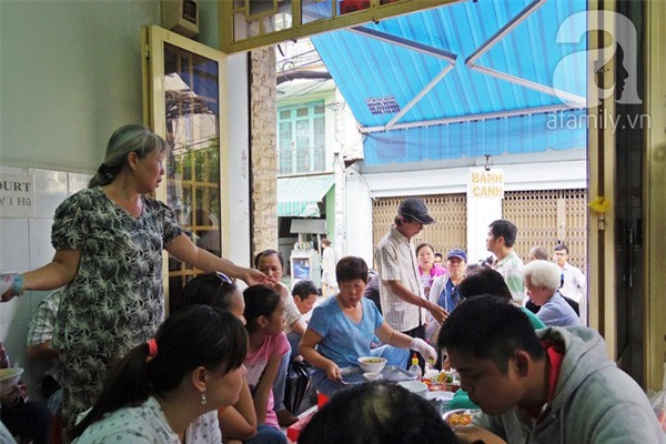 3 quán ăn Sài Gòn có tốc độ bán hàng nhanh như điện xẹt, nếu không canh giờ là hẹn quay lại lần sau - Ảnh 8.