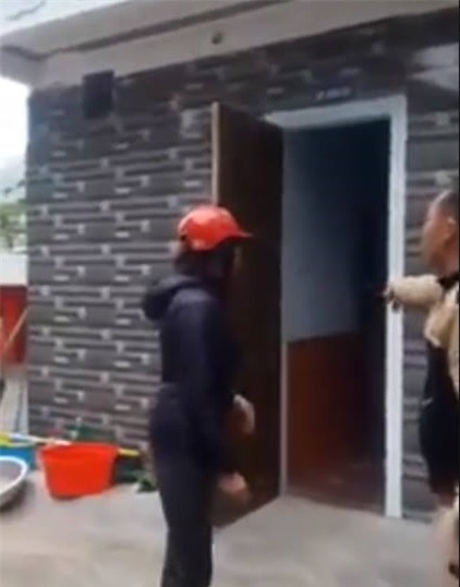 Xôn xao clip bắt quả tang chồng dẫn ‘vợ của bạn thân’ vào nhà nghỉ kỷ niệm…. 3 năm ngoại tình - Ảnh 2.