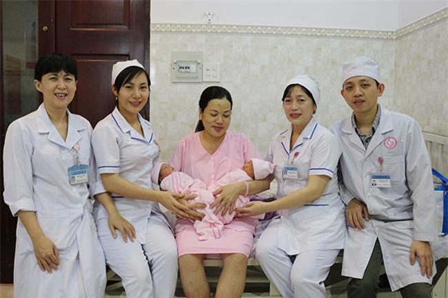 5 nam hiem muon, cap vo chong bat ngo don cap song sinh nho… xin noan - 2