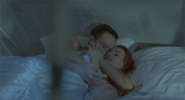 Những cảnh nóng để đời của Kim Lý khiến Hà Hồ phải đỏ mặt khi xem lại-4