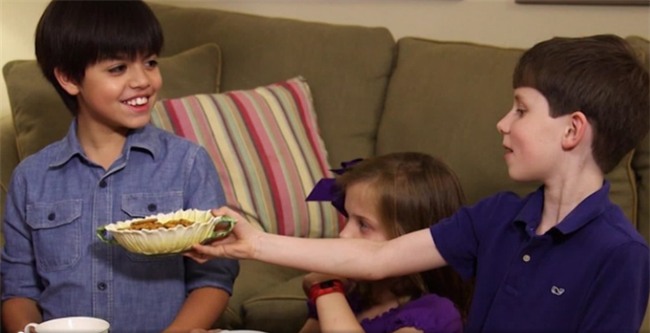 Clip: Xem trẻ em Tây được học cách cư xử lịch sự, nhiều bố mẹ Việt sẽ thốt lên Thật tuyệt vời - Ảnh 3.