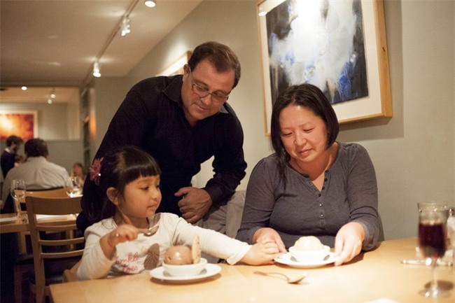 Clip: Xem trẻ em Tây được học cách cư xử lịch sự, nhiều bố mẹ Việt sẽ thốt lên Thật tuyệt vời - Ảnh 5.