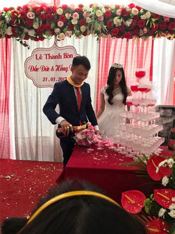 dam cuoi "khung" cua nam: co dau, chu re deo vang "triu co" khien dan tinh "loa mat" - 11