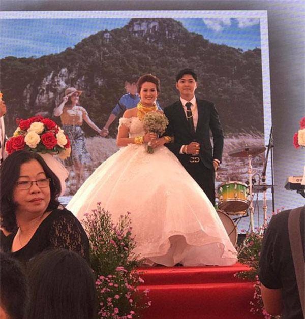 dam cuoi "khung" cua nam: co dau, chu re deo vang "triu co" khien dan tinh "loa mat" - 4