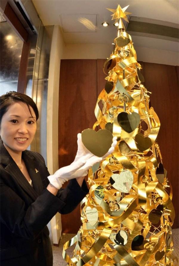 loa mat voi loat cay thong bang vang rong "sang chanh", dat gia nhat the gioi - 3