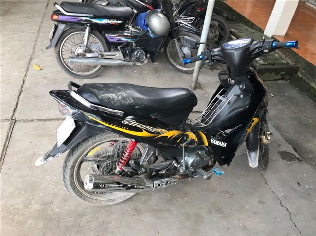 Nhóm đối tượng dàn cảnh va chạm trên đường rồi cướp túi xách chứa gần 40 triệu đồng của người phụ nữ - Ảnh 2.