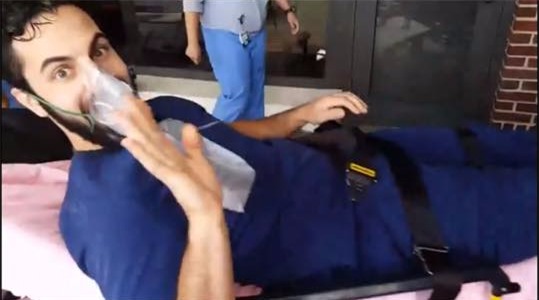 Những “phi vụ” cầu hôn bất ngờ ấn tượng nhất mạng xã hội thế giới năm 2017 - Ảnh 2.