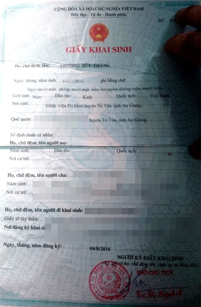 Mẹ bỏ rơi khi mới 10 ngày tuổi, bé trai bệnh ung thư máu được “người dưng” cưu mang suốt 2 năm trời - Ảnh 4.
