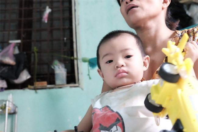 Mẹ bỏ rơi khi mới 10 ngày tuổi, bé trai bệnh ung thư máu được “người dưng” cưu mang suốt 2 năm trời - Ảnh 5.