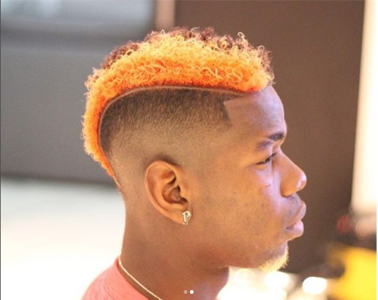 Pogba lai khoe kieu toc moi cho ngay tai xuat hinh anh 1