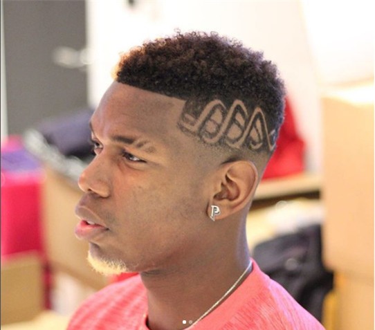 Pogba lai khoe kieu toc moi cho ngay tai xuat hinh anh 2