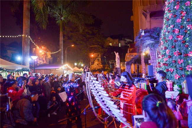 Hội chợ Giáng sinh phong cách Đức ở nhà thờ Cửa Bắc