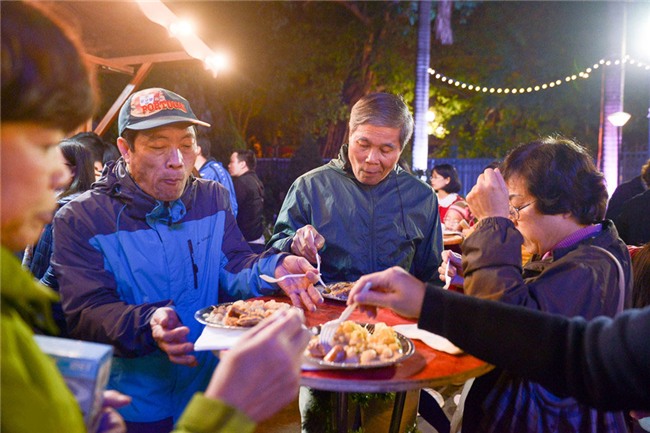 Hội chợ Giáng sinh phong cách Đức ở nhà thờ Cửa Bắc