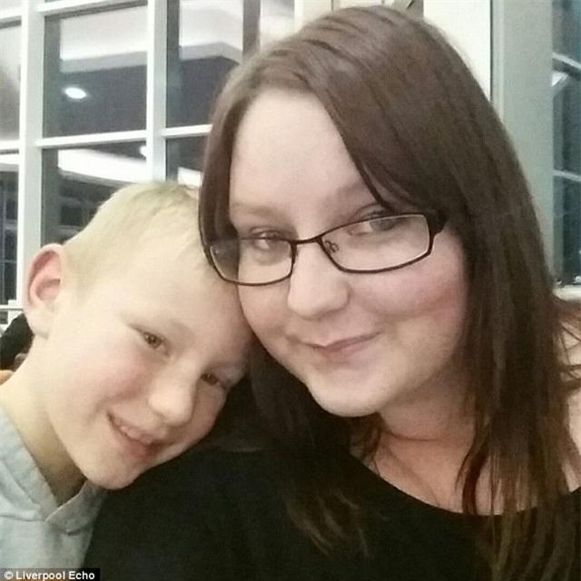 bi kich cau be den ben giuong chao me di hoc, phat hien me da tu vong tu luc nao - 1