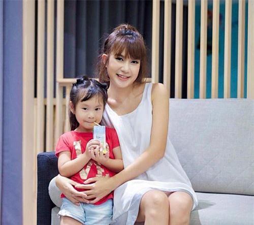 la me cua 4 nhoc ti, vo ly hai so huu khuon mat moc khien chi em phat them - 3