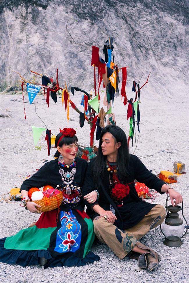 Cặp đôi Hà thành hóa trang thành dân du mục Mông Cổ, ôm rồng Nam Mỹ chụp ảnh cưới - Ảnh 4.