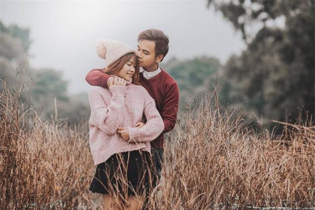 chang trai "gay bao" vi phai dung len ghe de chup anh voi nguoi yeu va su that khong ngo - 2