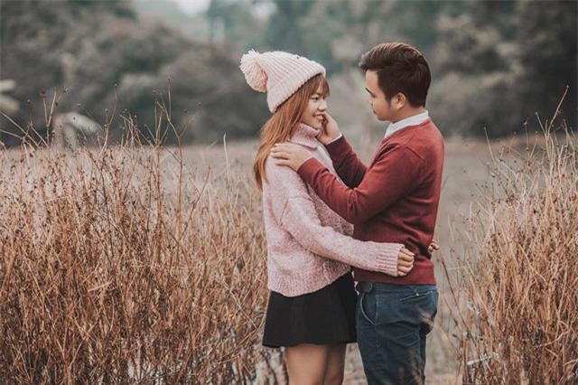 chang trai "gay bao" vi phai dung len ghe de chup anh voi nguoi yeu va su that khong ngo - 3