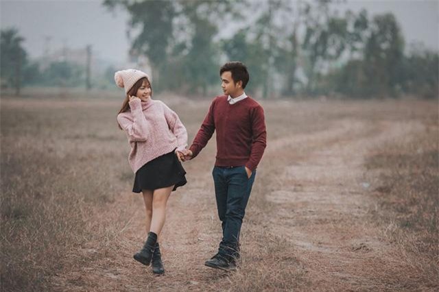 chang trai "gay bao" vi phai dung len ghe de chup anh voi nguoi yeu va su that khong ngo - 5