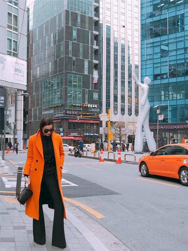 ho ngoc ha va hoa hau do my linh "dai chien" voi ao khoac mang to - 1