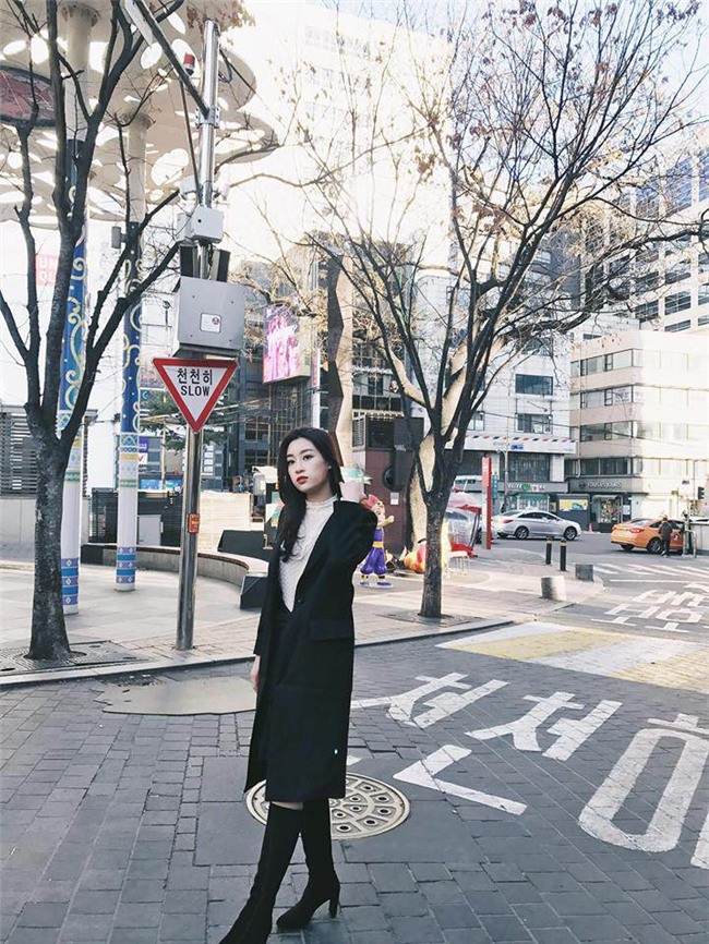 ho ngoc ha va hoa hau do my linh "dai chien" voi ao khoac mang to - 4