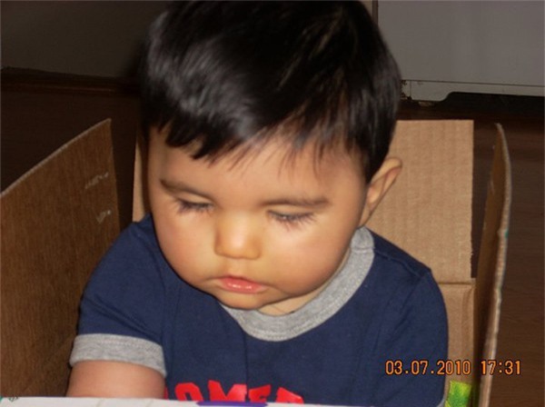 Con vừa cất tiếng khóc đầu tiên, người bố hét lên thất thanh, nhiều năm sau đó cuộc sống của họ đau đớn khôn nguôi - Ảnh 1.