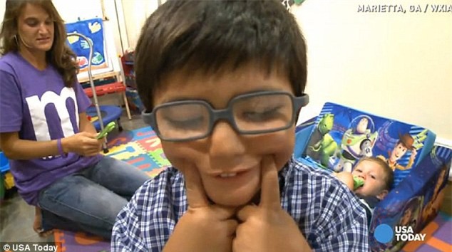 Con vừa cất tiếng khóc đầu tiên, người bố hét lên thất thanh, nhiều năm sau đó cuộc sống của họ đau đớn khôn nguôi - Ảnh 4.