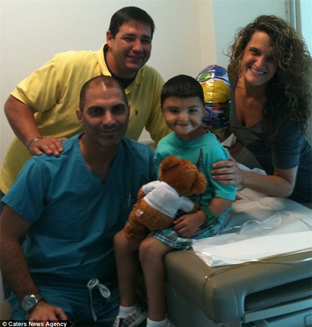 Con vừa cất tiếng khóc đầu tiên, người bố hét lên thất thanh, nhiều năm sau đó cuộc sống của họ đau đớn khôn nguôi - Ảnh 6.