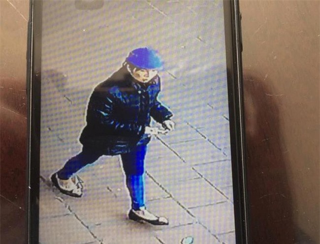 Hà Nội: Bé trai bị mẹ bỏ quên ở Phủ Tây Hồ - Ảnh 5.