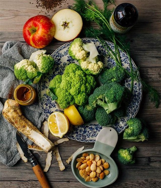 kien tri theo duoi detox, lan da mun chi chit cua co gai nay da thay doi - 3