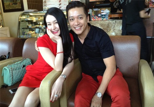 Bà xã Tuấn Hưng ngọt ngào khen chồng: May mắn vì có một người chồng tâm lý không áp đặt vợ - Ảnh 1.