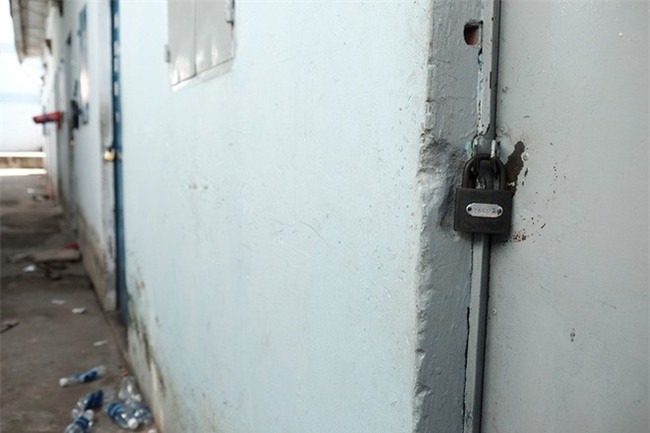 Vụ chồng bị vợ chặt đầu ở Bình Dương: Hàng xóm thấy vợ vẫn bình tĩnh đến hiện trường xem đầu chồng - Ảnh 6.